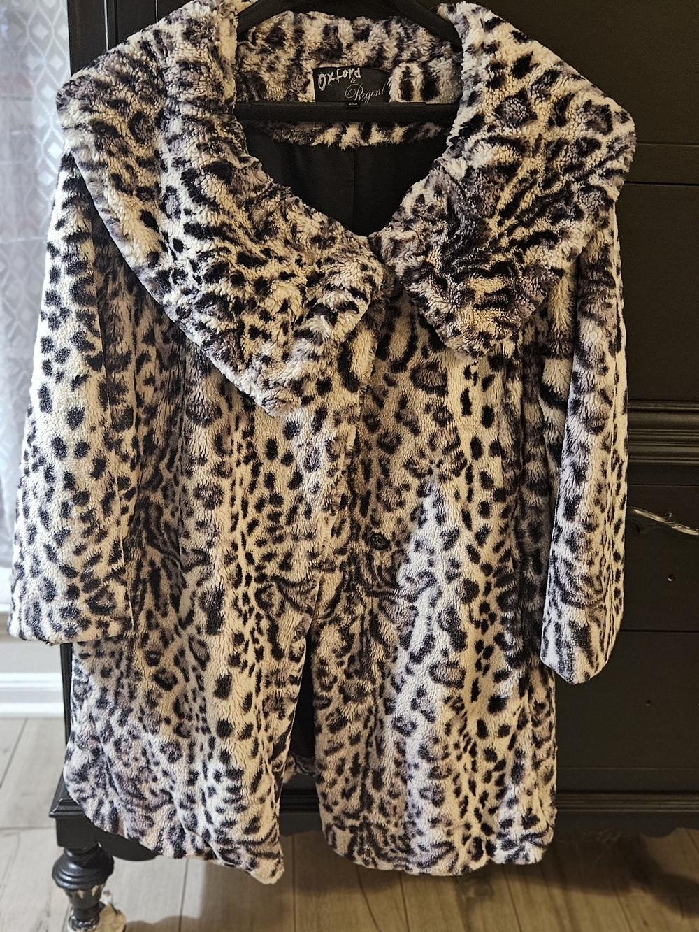 Oxford & Regent White Leopard Print Faux Fur Coat in White, Gray and Black